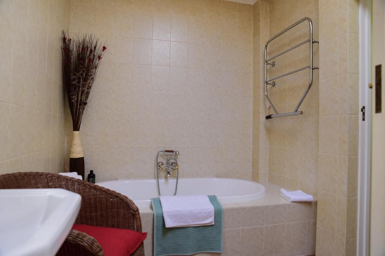 On Pinewood Guest House Cape Town Dış mekan fotoğraf