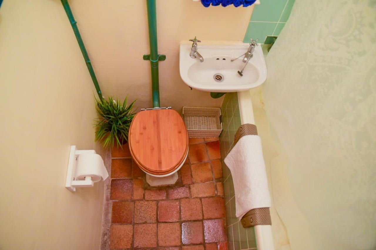 On Pinewood Guest House Cape Town Dış mekan fotoğraf